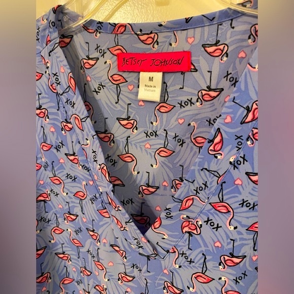 Adorable Koi(Betsy Johnson) scrub top. - Picture 2 of 8